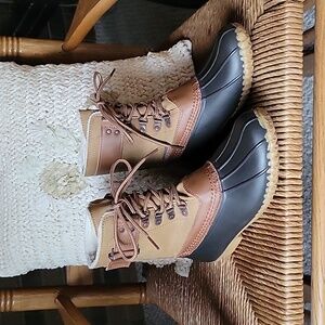 NWOT, JBU Ontario Duck Boot, tan size 6.5M